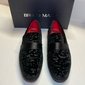 Bruno Marc men’s/boys black velveteen slip on loafers. Size 6.